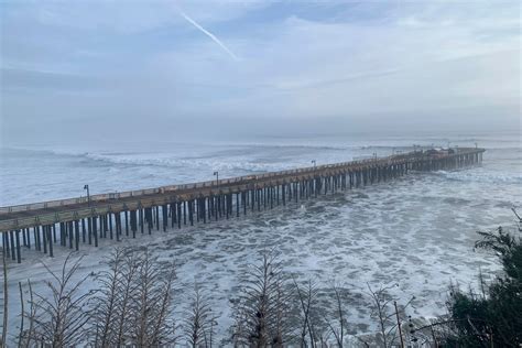 Kľudné more s vlnami