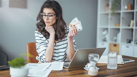 Žena plánujúca rozpočet