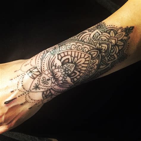 Mandala tetovanie na predlaktí