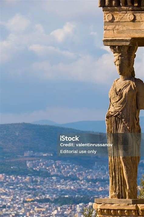 Socha Atény s olivovou vetvičkou