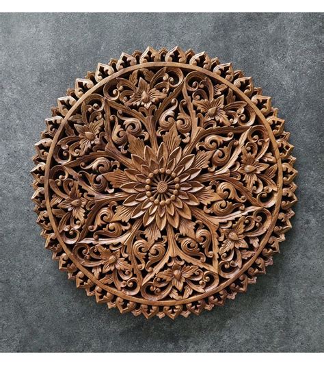 drevorezbárená mandala lotosu