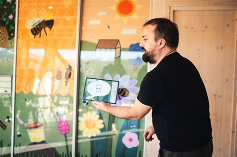 Ilustrácia zobrazujúca prepojenie prírody a technológie