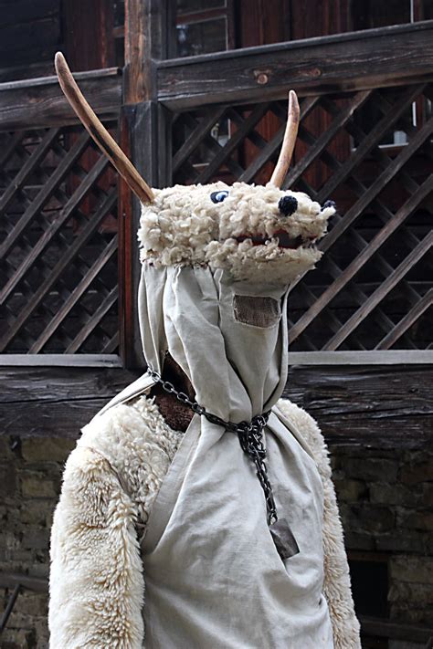 Ilustrácia zvieracieho barana s rohami.