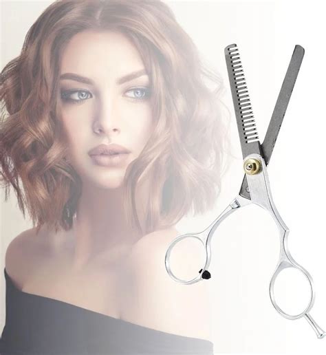 Kadernícke nožnice a Mesiac