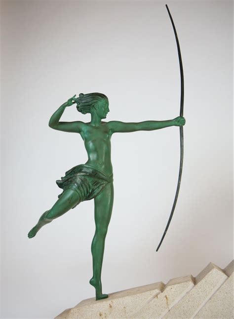 Rímska socha bohyne Diany s lukom a šípmi