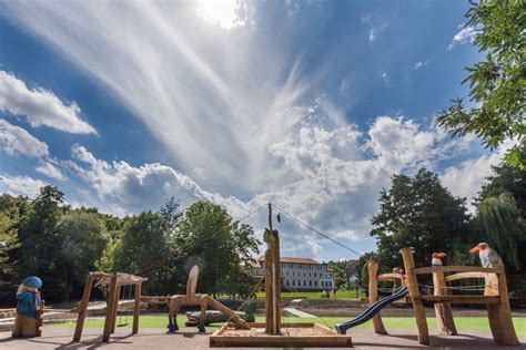 Rodinná scéna s matkou a deťmi