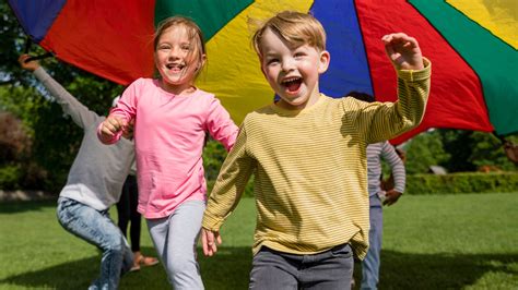 Diagram porovnávajúci kľúčové vlastnosti indigových a krištáľových detí