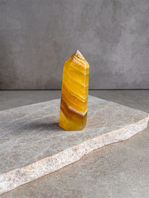 Krásny žltý kryštál citrínu