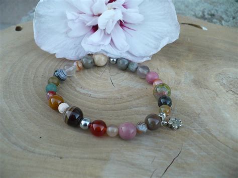 Náramok z rôznych druhov jaspisu