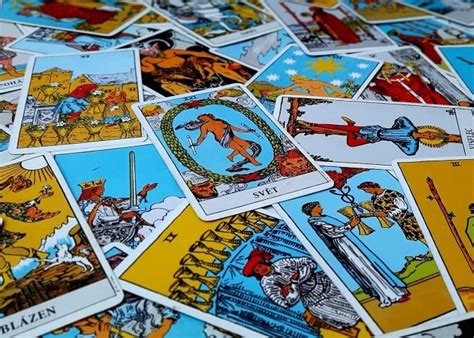 Tarotové karty v kruhovom usporiadaní