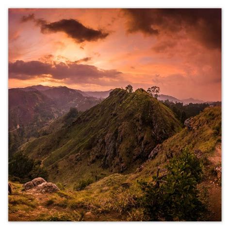 Tradičná čínska krajina s riekou a horami