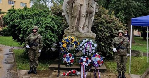 Symbolický obraz vojny a mieru