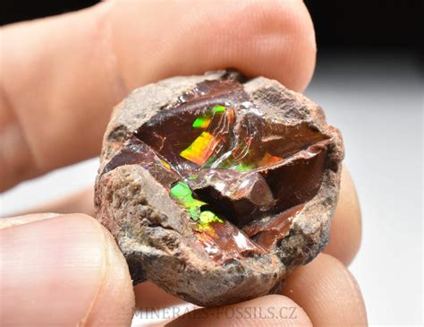 Kombinácia opálu a jaspisu