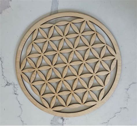 Drevený ornament mandala s priemerom 20 cm