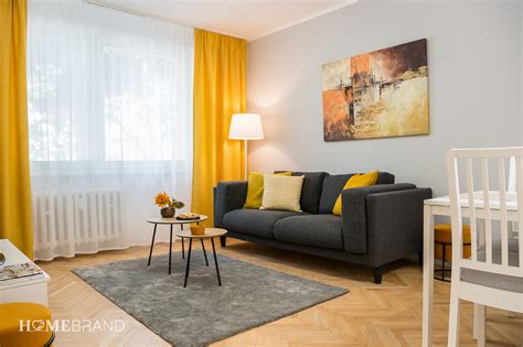 Ukážka rôznych tvarov a farieb pracovných stolov podľa Feng Shui