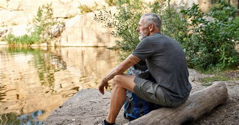 žena pri meditácii v prírode