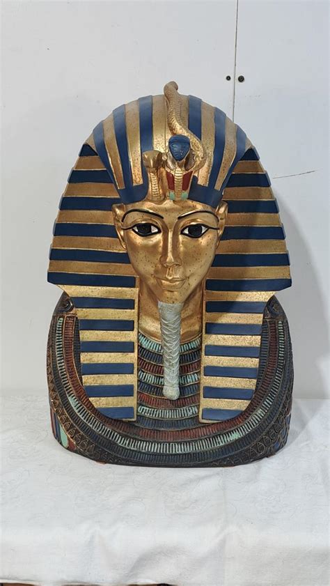 Staroveká egyptská maska z ruženínu