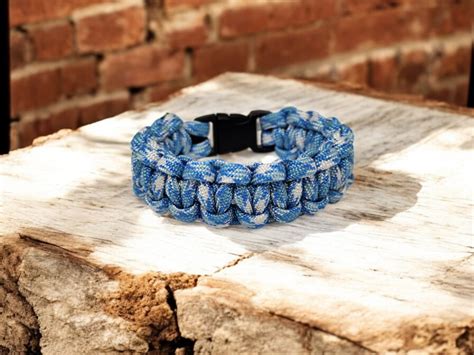 Paracord náramok v rôznych farbách