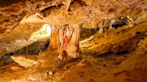 Ilustrácia jaskynných stalaktitov a stalagmitov