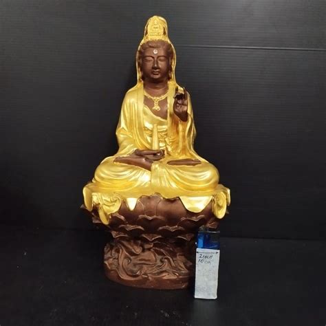 Zobrazenie bódhisattvy Guan Yin s vázou vody a vŕbovou vetvičkou