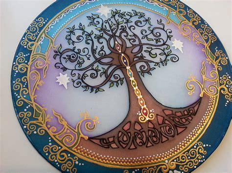 mandala strom života na bielom papieri pripravená na vyfarbenie
