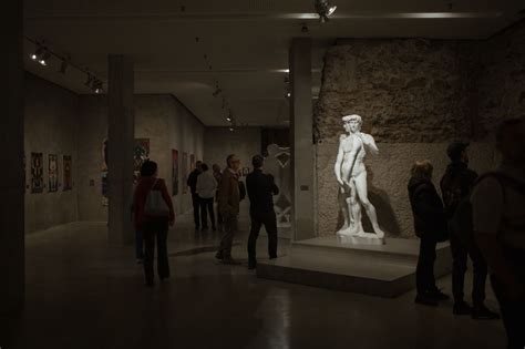 Ilustrácia kontrastu medzi fikciou a realitou vnímania sveta