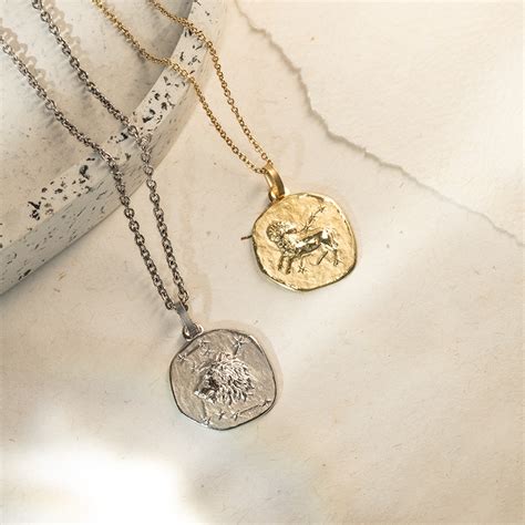 Zobrazenie astrologického kolesa zverokruhu s planetárnymi symbolmi