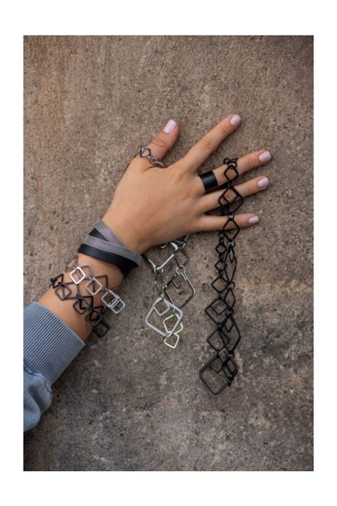 Geometria symbolu Valkýrie so štvorcami a solárnym kruhom