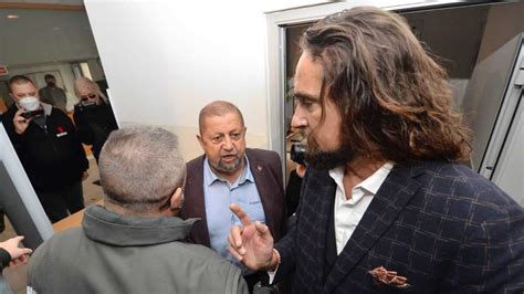 Portrét Tibora Eliota Rostasa s umeleckým pozadím