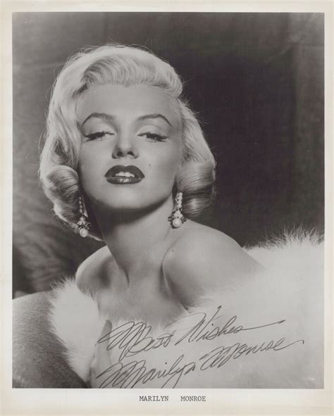 Thematic portrait of Marilyn Monroe in 1950s style