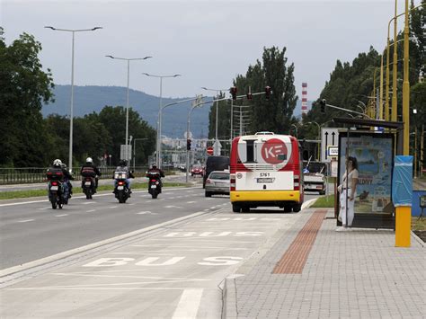 Ilustrácia prekážok na životnej ceste v metafore dopravnej zápchy