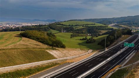 Grafika zverokruhu a cesty v metafore automobilovej jazdy