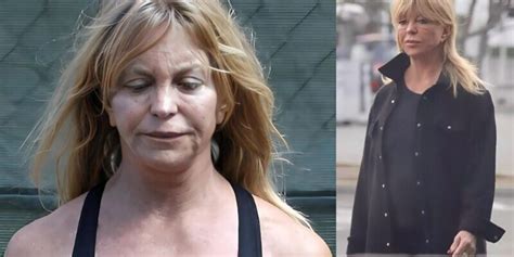 Žena s rozpustenými vlasmi v prírode