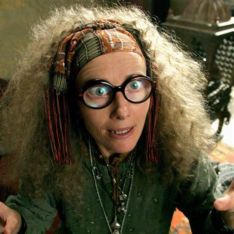 Profesorka Trelawneyová v triede veštenia