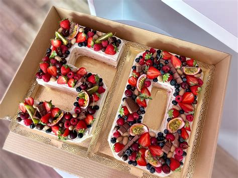 Realistická torta v tvare ľudskej ruky