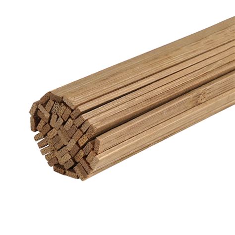 Rôzne prírodné materiály používané na výrobu talizmanov: kameň, drevo, meď