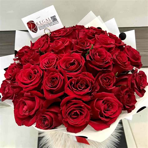 Bouquet of red roses