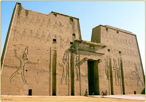 Reliéf s postavou Ma'at z chrámu v Edfu