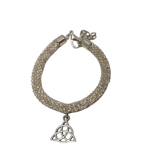 Strieborný prívesok s pentagramom ako symbol duchovnej ochrany