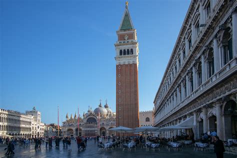 Celkový pohľad na námestie San Marco a Baziliku svätého Marka