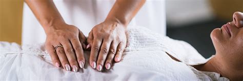 postavenie rúk pri Reiki terapii