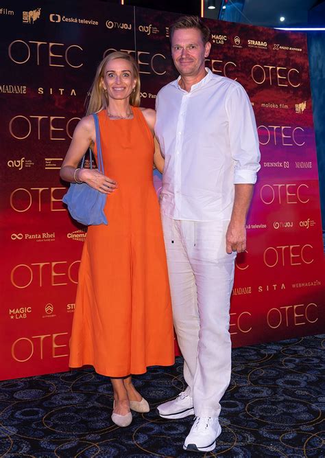 Muž lev so svojou partnerkou