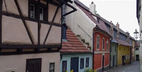 Záhadná ulička s historickou architektúrou