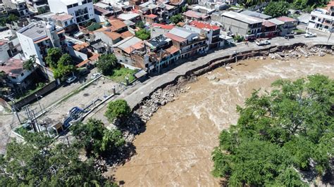 Vizualizácia energetických šnúr spájajúcich dve ľudské aury