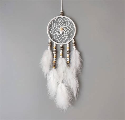 Rôzne typy obručí pre lapače snov - kovové, drevené a bambusové