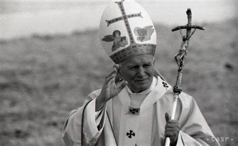 Ján Pavol II. počas jednej zo svojich ciest