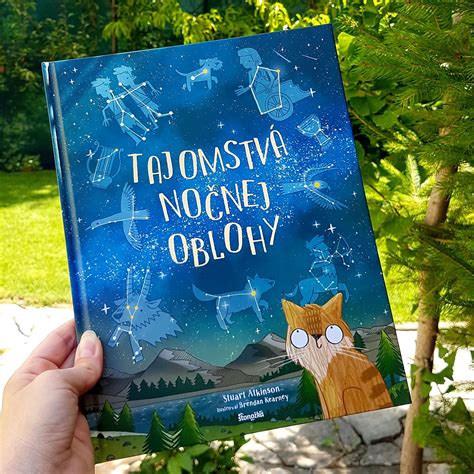 Kniha na pozadí nočnej oblohy