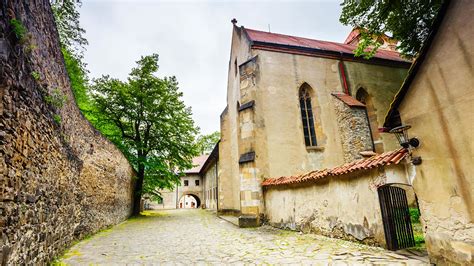 Záhadná atmosféra starého kláštora