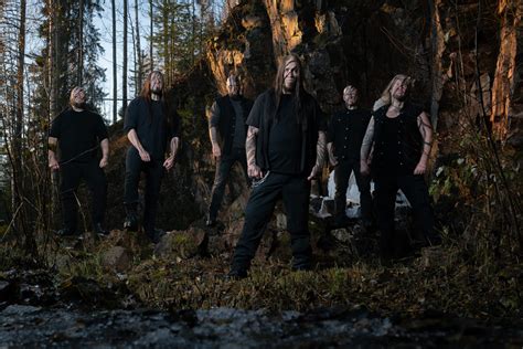 fínska metalová kapela Tarot počas vystúpenia