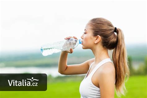 Proces vizualizácie a koncentrácie pri pití vody